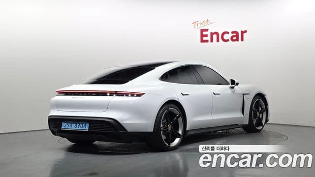 Porsche Taycan 2