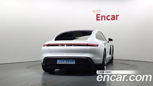 Porsche Taycan 4