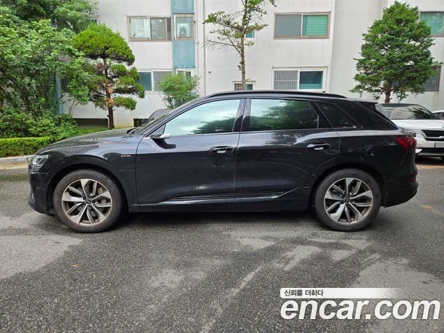 Audi e-트론 2