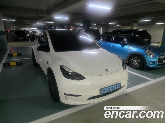 Tesla Model Y 2