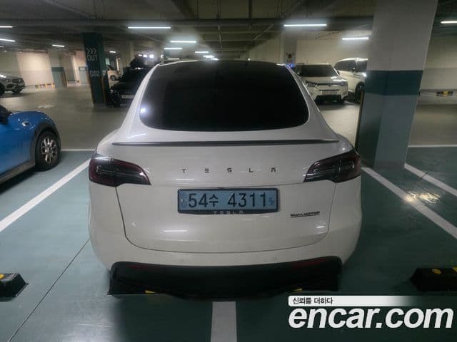 Tesla Model Y 3