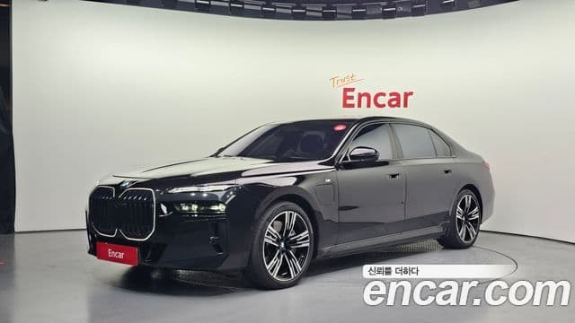 BMW 7 Series (G70) 1