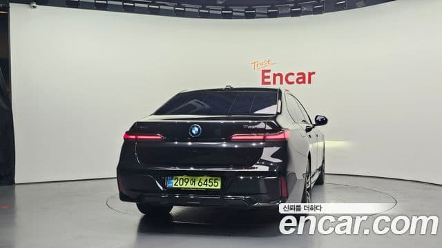 BMW 7 Series (G70) 4