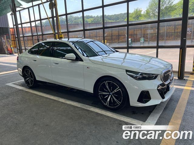 BMW 5 Series (G60)