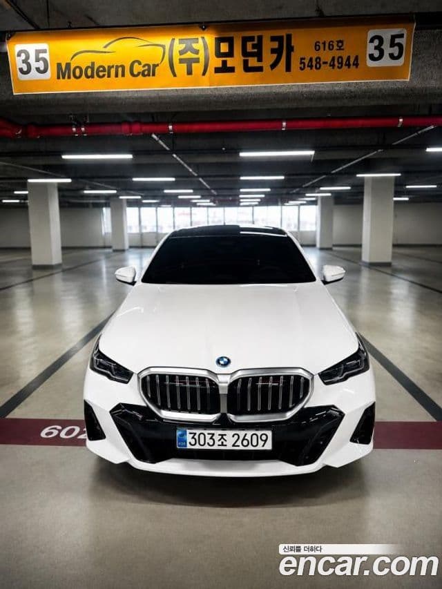 BMW 5 Series (G60)