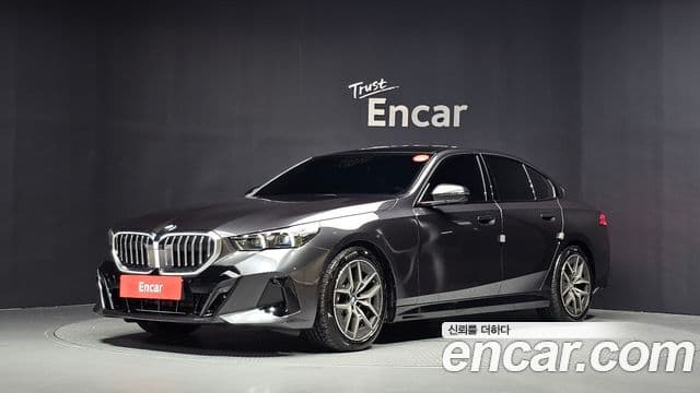 BMW 5 Series (G60)