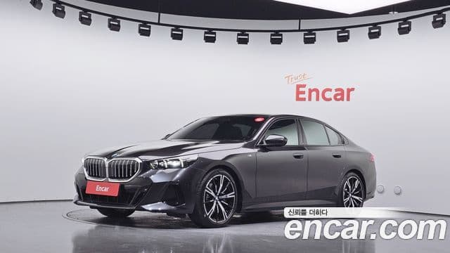 BMW 5 Series (G60)