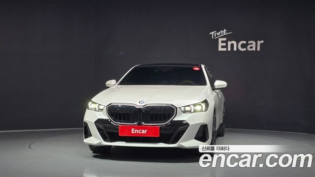 BMW 5 Series (G60)
