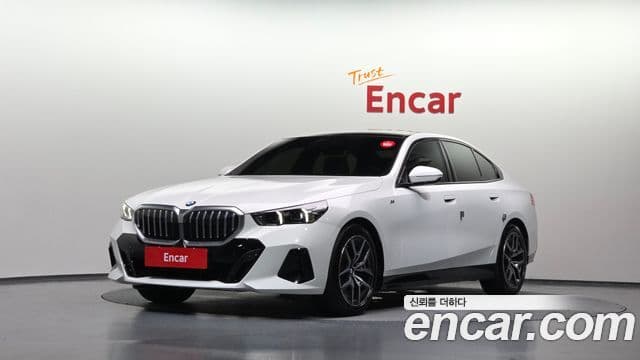 BMW 5 Series (G60)