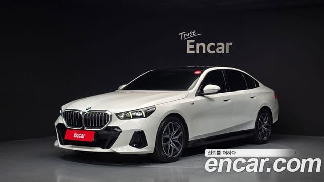 BMW 5 Series (G60)