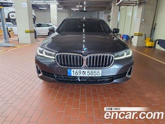 BMW 5 Series (G30)