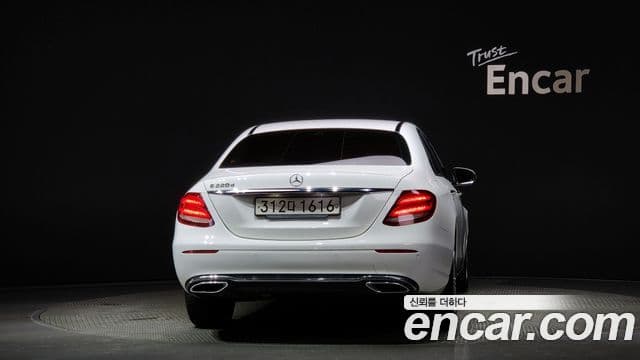 Mercedes-Benz E-Class W213 4