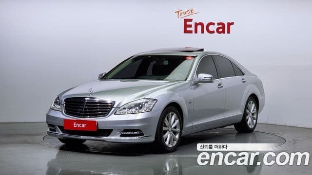 Mercedes-Benz S-Class W221