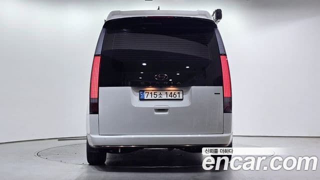 Hyundai Staria 4