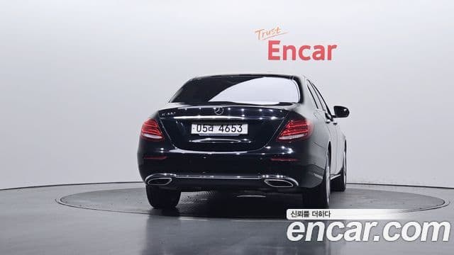 Mercedes-Benz E-Class W213 4