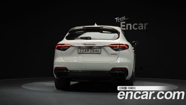 Maserati Levante 3