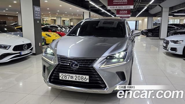 Lexus NX300h — 1