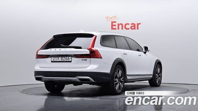Volvo V90 Cross Country 2