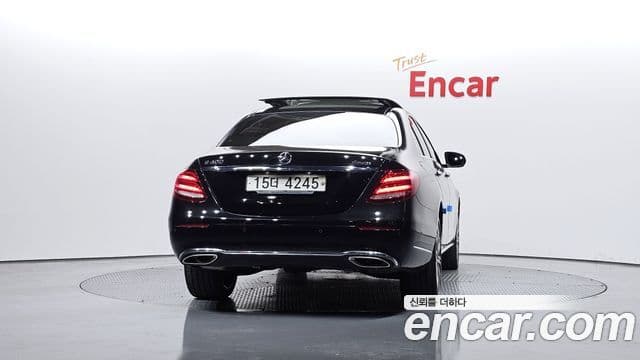 Mercedes-Benz E-Class W213 4