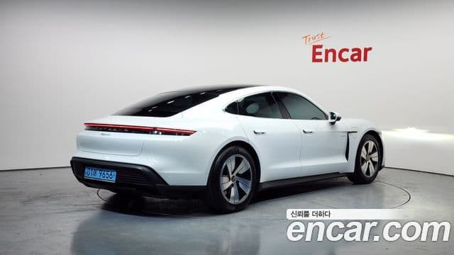 Porsche Taycan 2