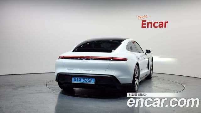 Porsche Taycan 4
