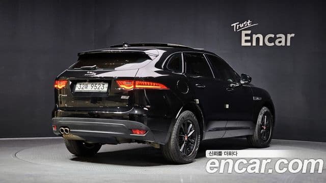 Jaguar F-PACE 2