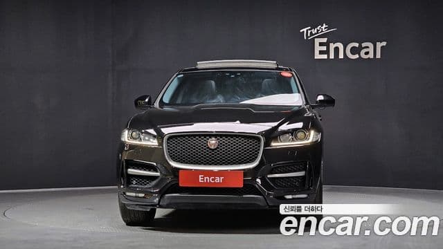 Jaguar F-PACE 3