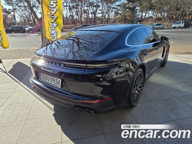 Porsche Panamera (976) 3