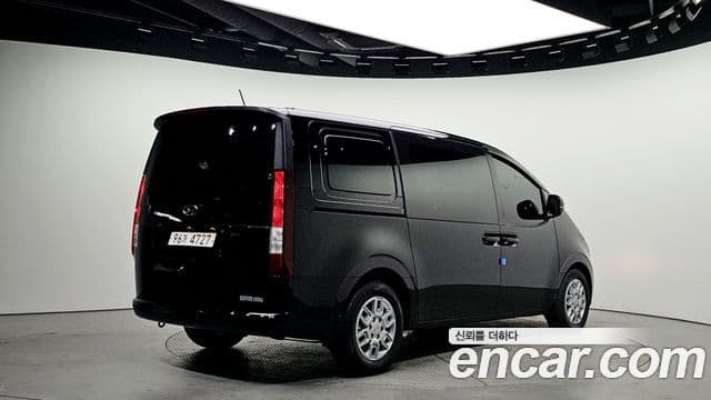 Hyundai Staria 2