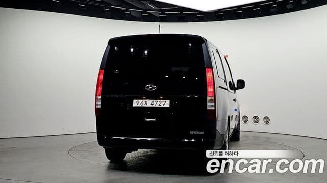 Hyundai Staria 4