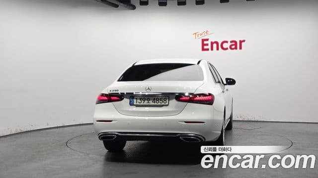 Mercedes-Benz E-Class W213 4