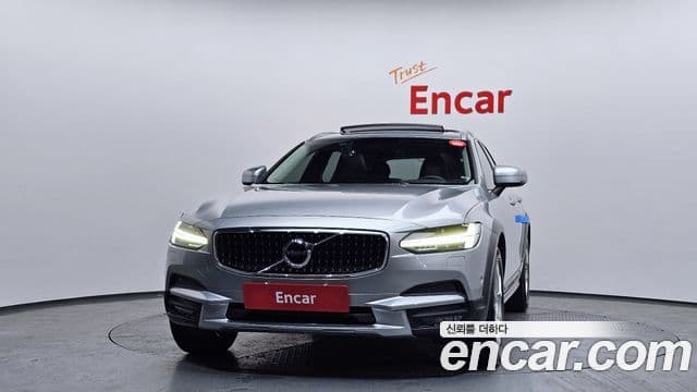 Volvo V90 Cross Country 3