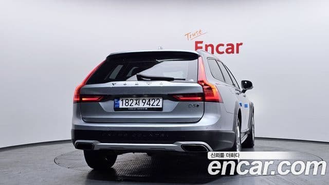 Volvo V90 Cross Country 4