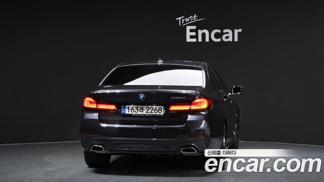 BMW 5 Series (G30) 3