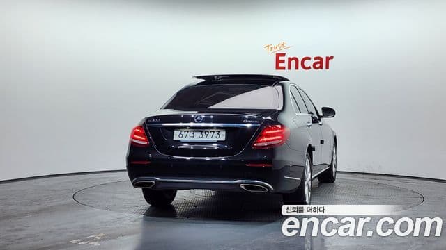 Mercedes-Benz E-Class W213 4