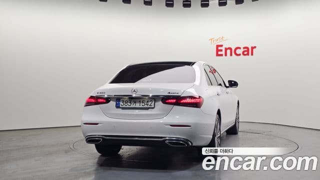 Mercedes-Benz E-Class W213 4