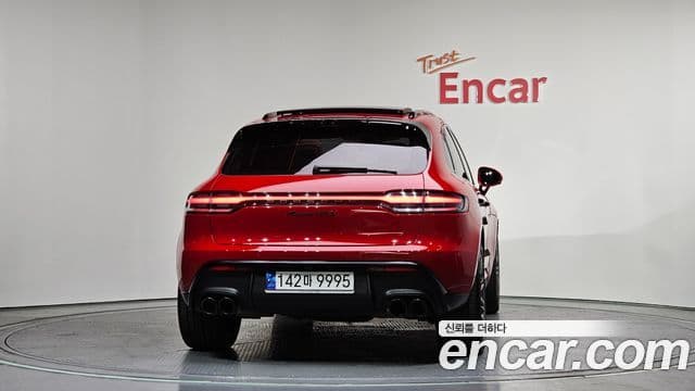 Porsche Macan 4