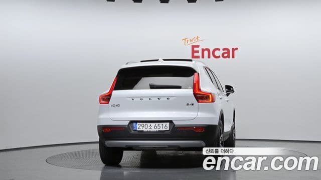 Volvo XC40 4