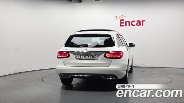 Mercedes-Benz C-Class W205 4