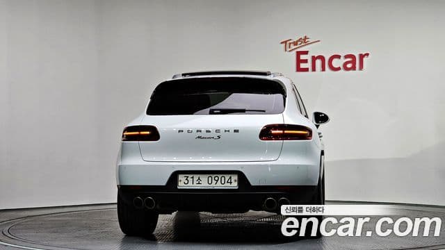 Porsche Macan 4