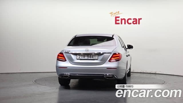 Mercedes-Benz E-Class W213 4