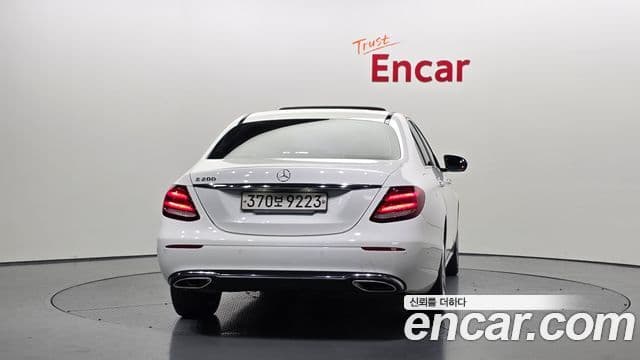 Mercedes-Benz E-Class W213 4