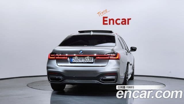BMW 7 Series (G11) 3