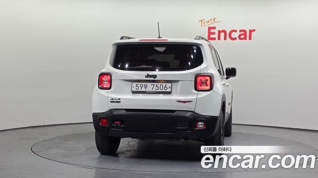 Jeep Renegade 4