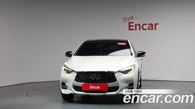 Infiniti Q30 3