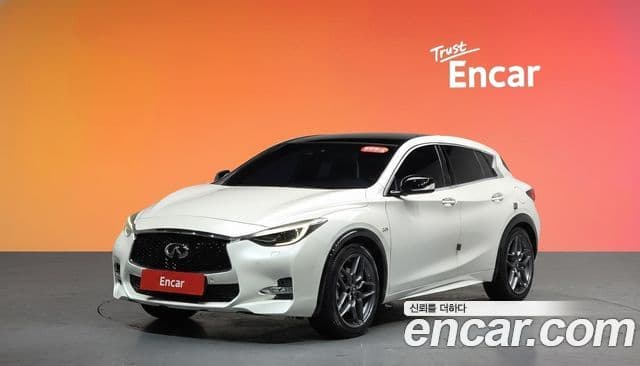 Infiniti Q30 1