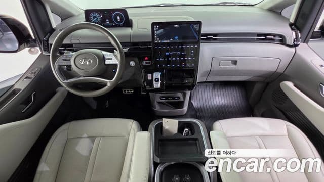 Hyundai Staria 4