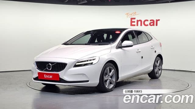 Volvo V40 1