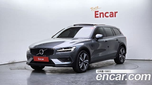 Volvo V60 Cross Country 2nd Gen 1
