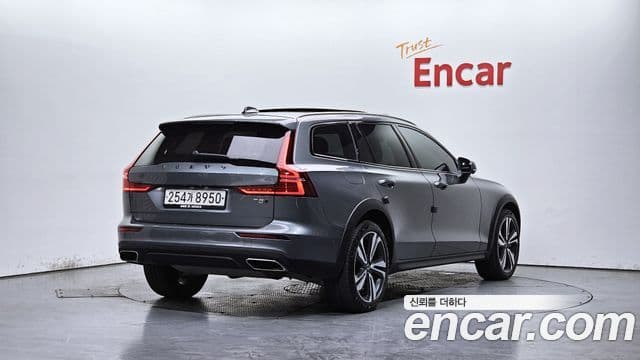 Volvo V60 Cross Country 2nd Gen 2